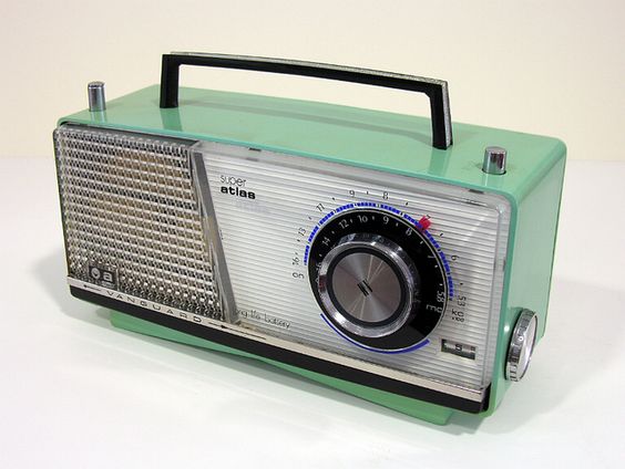 File:Vintage Grundig Multi-Band Radio, Model TR-807. 11 Bands