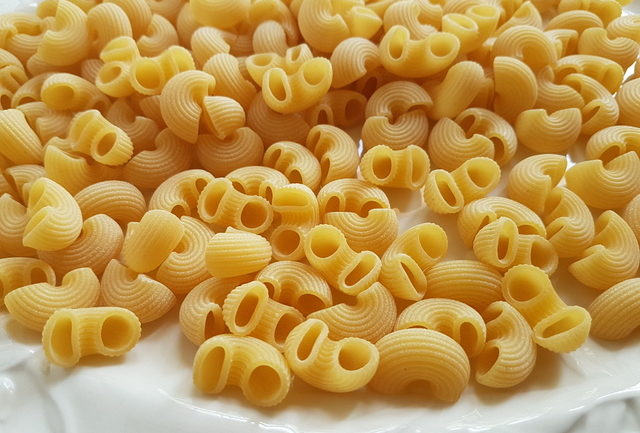 [تصویر:  gomiti_elbow_pasta_chifferi_2_640x433.jpg]