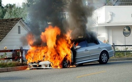 عکس مطلب علل آتش سوزی خودرو چیست؟ اقدامات مناسب هنگام آتش سوزی خودرو