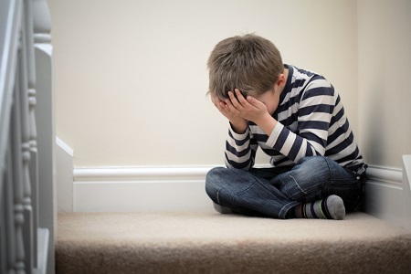 بی توجهی به کودکان و عوارض جبران ناپذیر آن reason parents neglect