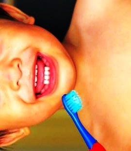 نکات ریز بینانه  بهداشتی مسواک زدن در کودکی تا میانسالی